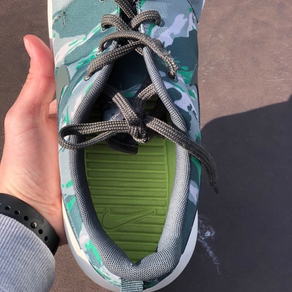 Nike Roshe - Picture 3 of 3